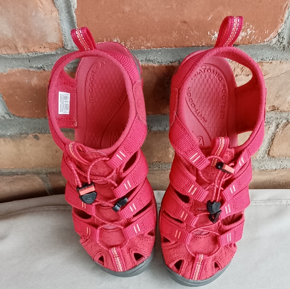 Keen Hot Coral Clearwater CNX Sandals - Women's Size 7
